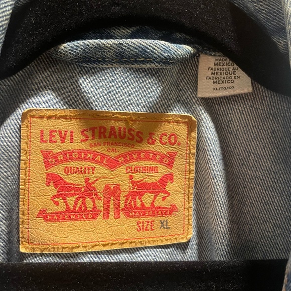 Levi’s Jean Jacket - Picture 3 of 4